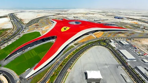 SUPER VIDEO** „Raiul” pasionaților de mașini a fost inaugurat! Fă un tur prin Ferrari World!