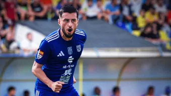 Robert Mustacă va lupta împotriva fostei sale echipe, CSM Olimpia, pentru menținerea în Liga 2. A semnat cu o rivală