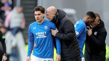 Scoțienii au reacționat după ce Ianis Hagi a fost schimbat de Clement după numai 45 de minute în Dundee - Rangers. Care ar fi fost, de fapt, motivul înlocuirii