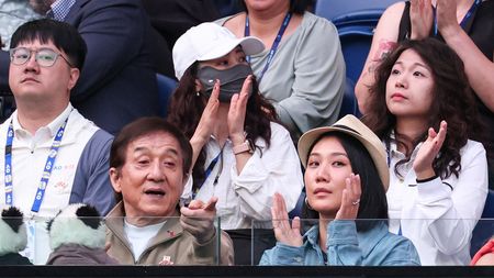 Cum arată Jackie Chan la 70 de ani. Apariție surpriză la vestiarele de la Australian Open