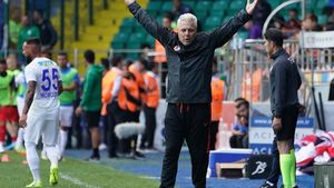 Marius Șumudică, ieșire nervoasă la TV în apărarea lui Mirel Rădoi: „Răstigniți-l! Veniți și antrenați voi, ăștia care vă deghizați în atotștiutori!”