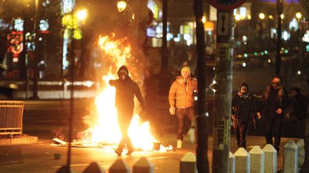 Lași sau eroi?** Implicarea violentă a unor membri ai galeriilor de fotbal a dat naștere unei polemici vehemente