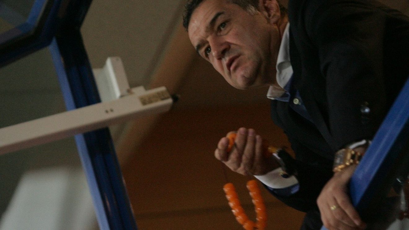 Cât în 25 de ani!** 11 antrenori schimbați în era Becali!