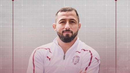 Ștefan Gheorghiță, fost mare luptător și coordonatorul secției de lupte de la Rapid, a găsit calea pentru a-i aduce pe copii la sport: „Merg eu la ei”. SPECIAL