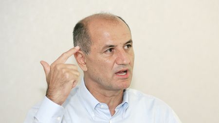 Copos contra tuturor