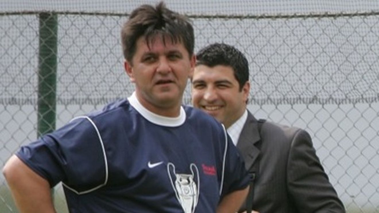 "Lăcătuș să își dea demisia! Dacă vrea să muncească, să dea la lopată pe șantier!"