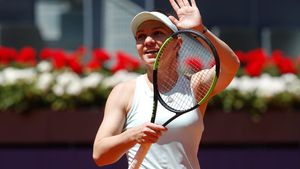 Simona Halep s-a calificat în finala turneului de la Madrid! Victorie spectaculoasă în fața Belindei Bencic și un singur pas rămas până la recâștigarea primei poziții WTA