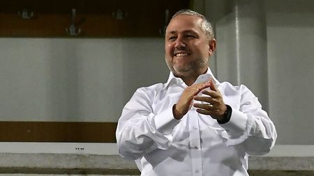 Lista celor 4 antrenori pe care Mihai Rotaru îi ia în calcul pentru Universitatea Craiova: luptă aprigă între Gâlcă şi Şumudică, dar Rădoi vine tare din urmă! EXCLUSIV