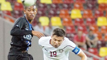 "Dacă nu se rezolvă, mă las de fotbal"** Continuă războiul dintre Copos și Bozovic. Fundașul e gata să renunțe la o mică avere pentru a juca la noua echipă