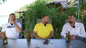 Dialog fabulos între Gabi Tamaș și Constantin Budescu, după un gest incredibil al „Artistului” : „Ai umplut un geamantan cu carne de porc!”/ „Ce vrei, dacă jucam în străinătate?! Trebuia să facem masă” | VIDEO