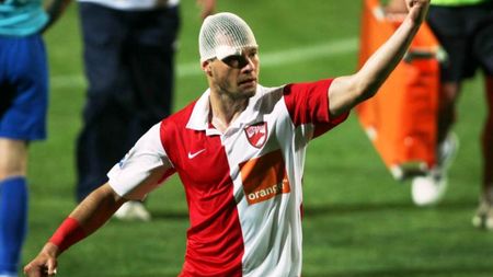 Cazul Marius Niculae, amânat! ** Stoica: "Poate va fi suspendat la fotbal pe plajă"