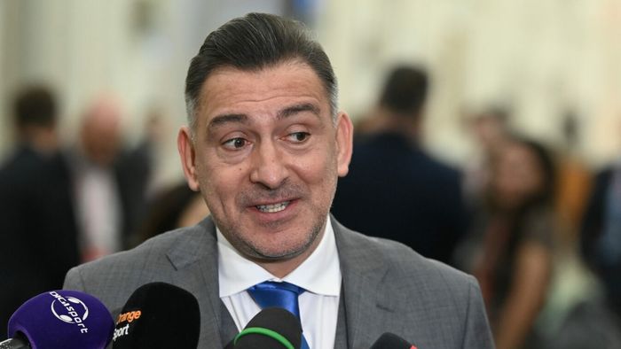 Cum roiau fotbaliştii din Generația de Aur în jurul lui Giovanni Becali. Ilie Dumitrescu a recunoscut cum îi convingea, de fapt, cel mai cunoscut impresar din istoria fotbalului românesc