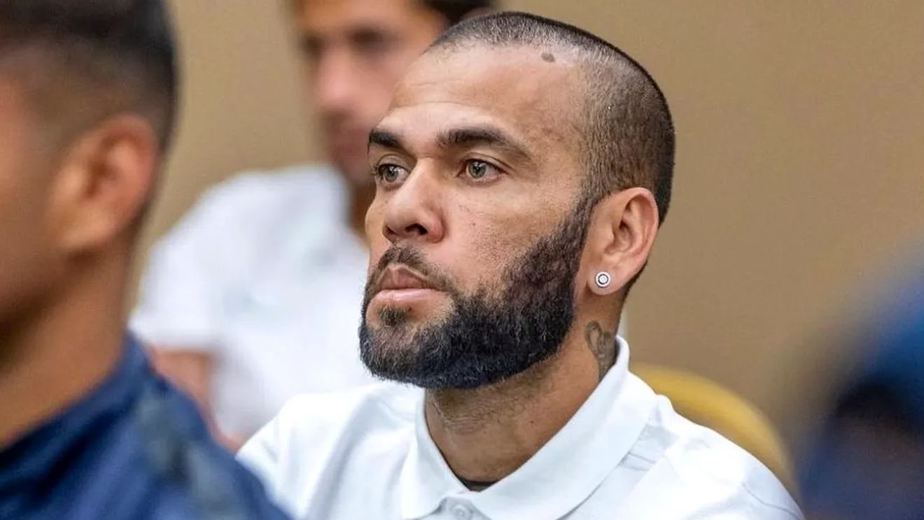 Dani Alves a fost condamnat la 4 ani și 6 luni de închisoare pentru agresiune sexuală!