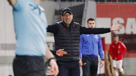 Scandal monstru: Ilyeș s-a dus peste arbitra Iuliana Demetrescu la pauza meciului Dinamo – Csikszereda! Cine a salvat-o de reproșurile antrenorului