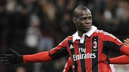 Dar chiar întotdeauna numai el?:)** Balotelli a înscris din nou pentru Milan și a egalat un record vechi de 15 ani. VIDEO - Ce a reușit 'Super Mario' cu Parma: