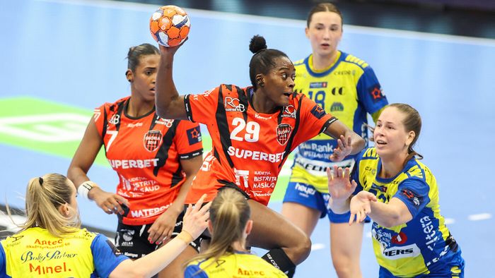 Pentru CSM București și Rapid va fi din ce în ce mai greu! Culisele primirii de wild-card pentru Gloria Bistrița în Champions League la handbal feminin! Cum au fost „fentate” de EHF maghiarele de la Debrecen. EXCLUSIV