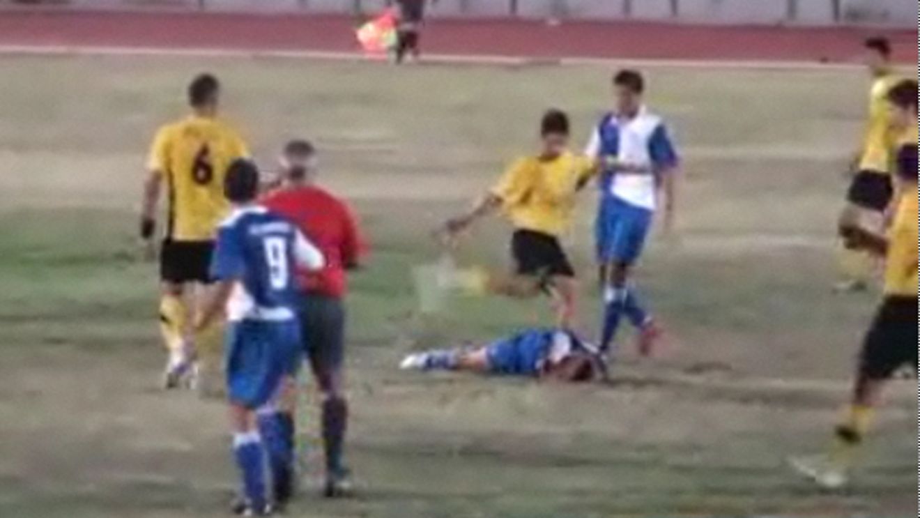 VIDEO HORROR** L-a lăsat lat după ce a fost eliminat