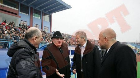 "Locul Craiovei nu este la Severin!** Mititelu greșește dacă mută echipa acolo!" TU CE PĂ‚RERE AI?