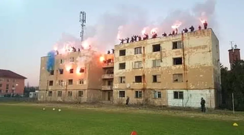 VIDEO | Peluza Sud 97, spectacol de zile mari la antrenamentul formației FC Universitatea Craiova. Elevii lui Ovidiu Stângă au fost încurajați înainte de revenirea pe stadionul Ion Oblemenco! | EXCLUSIV