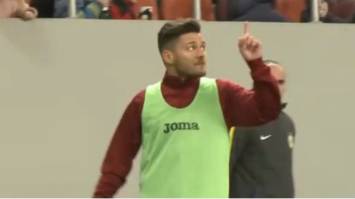 A vrut să fie sigur că începe și "meciul" lui. Ioniță a explicat "singura modalitate" de a le răspunde fanilor FCSB: "Voiam să o fac pe teren, dar nu am avut timp". Iuliu Mureșan a reacționat și și-a găsit "ținta": "Nu e prima dată când face așa!"