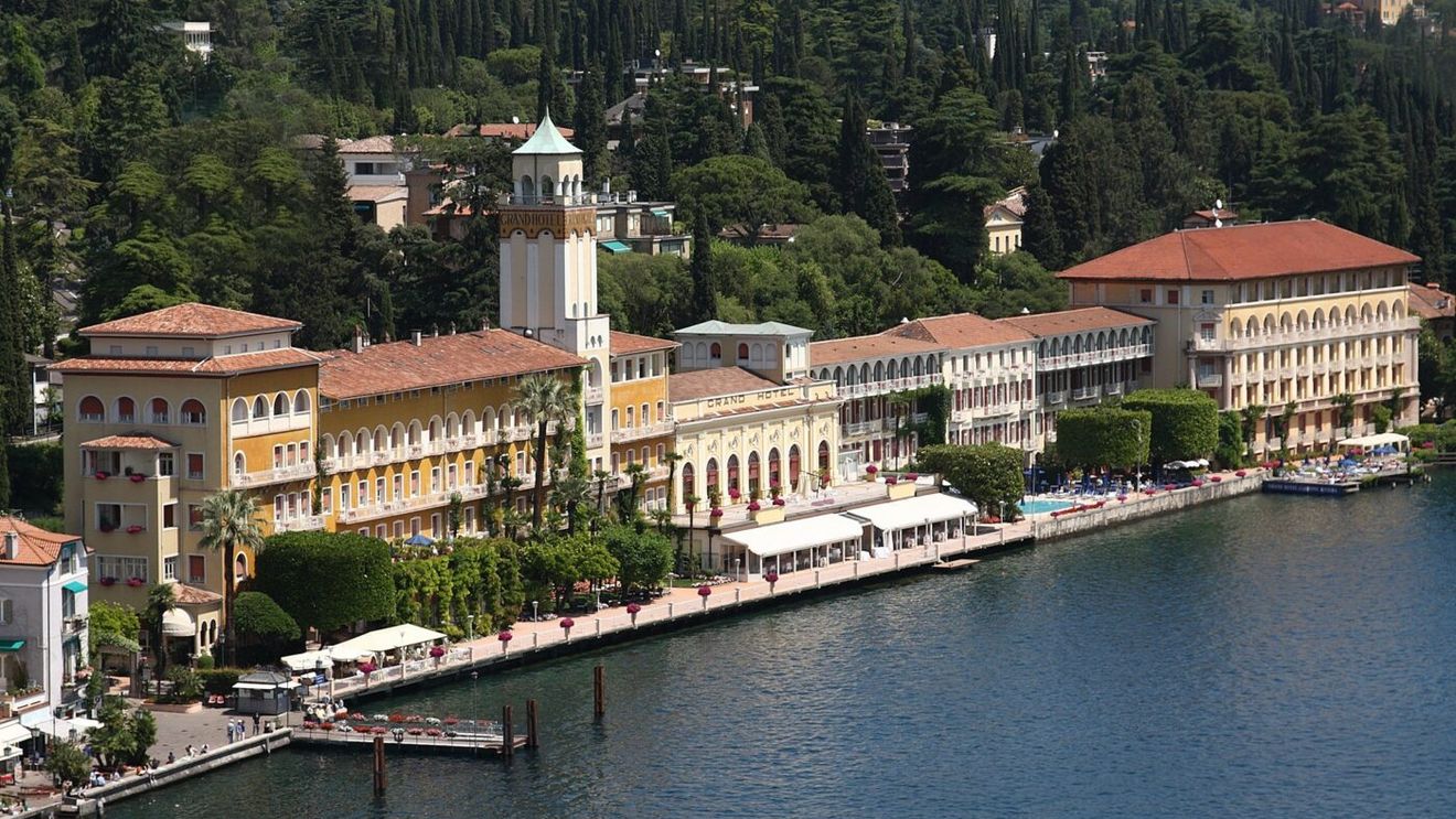 Frații Pavăl, cei mai bogați patroni din fotbalul românesc, încep investiția de peste 45 de milioane de euro în hotelul de 5 stele de pe malul lacului Garda