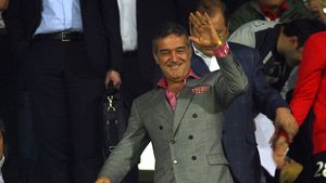 Asta ar fi 'ULTIMA'! Plan NEBUN pentru Becali în 2012!** Uite cum vrea să facă primul "11" pentru meciul cu Dinamo: "Bag bilețele într-un bol și..."