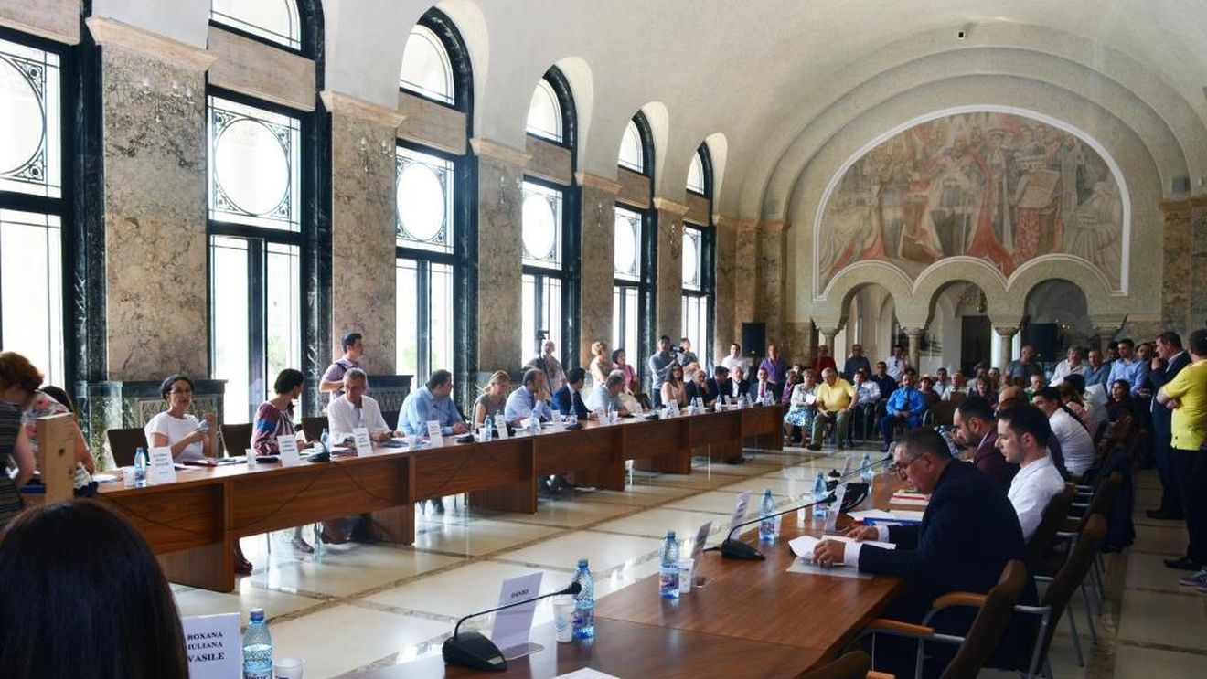 Cutremur după ce ProSport a dezvăluit că PSD încearcă să finanțeze Academia Rapid din bani publici. Subiectul - scos de pe ordinea de zi a ședinței de Consiliu Local Sector 1. Burcă a semnat actele în locul jurnalistului Nahoi. Acesta din urmă a demisionat