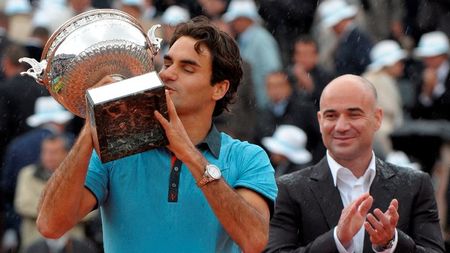 Roger Federer își completează 'colecția'! **Elvețianul a cucerit în premieră Roland Garrosul!