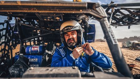 Manual de supraviețuire în deșert. Claudiu Barbu, pilotul român care a terminat Africa Eco Race fără navigator, a făcut dezvăluiri senzaționale la ProSport LIVE. "Atunci nu mă puteam opri din plâns" | VIDEO 