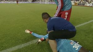 O nouă tragdie se putea întâmpla aseară! Un portar din prima ligă turcă a leșinat la marginea terenului. VIDEO șocant + cum s-a terminat totul