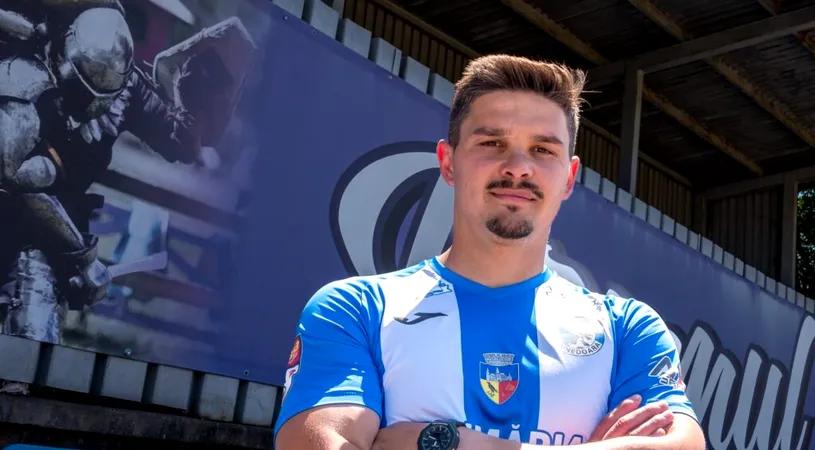 Alexandru Buziuc revine în Liga 2, dar la Corvinul, nu cu ”sora” Gloria Bistrița Năsăud, cu care tocmai promovase. ”Am doar un singur gând”
