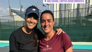 Sorana Cîrstea e de-a casei la turneul de la Abu Dhabi! Cum a fost fotografiată românca alături de cea mai bună jucătoare arabă din istoria tenisului. FOTO