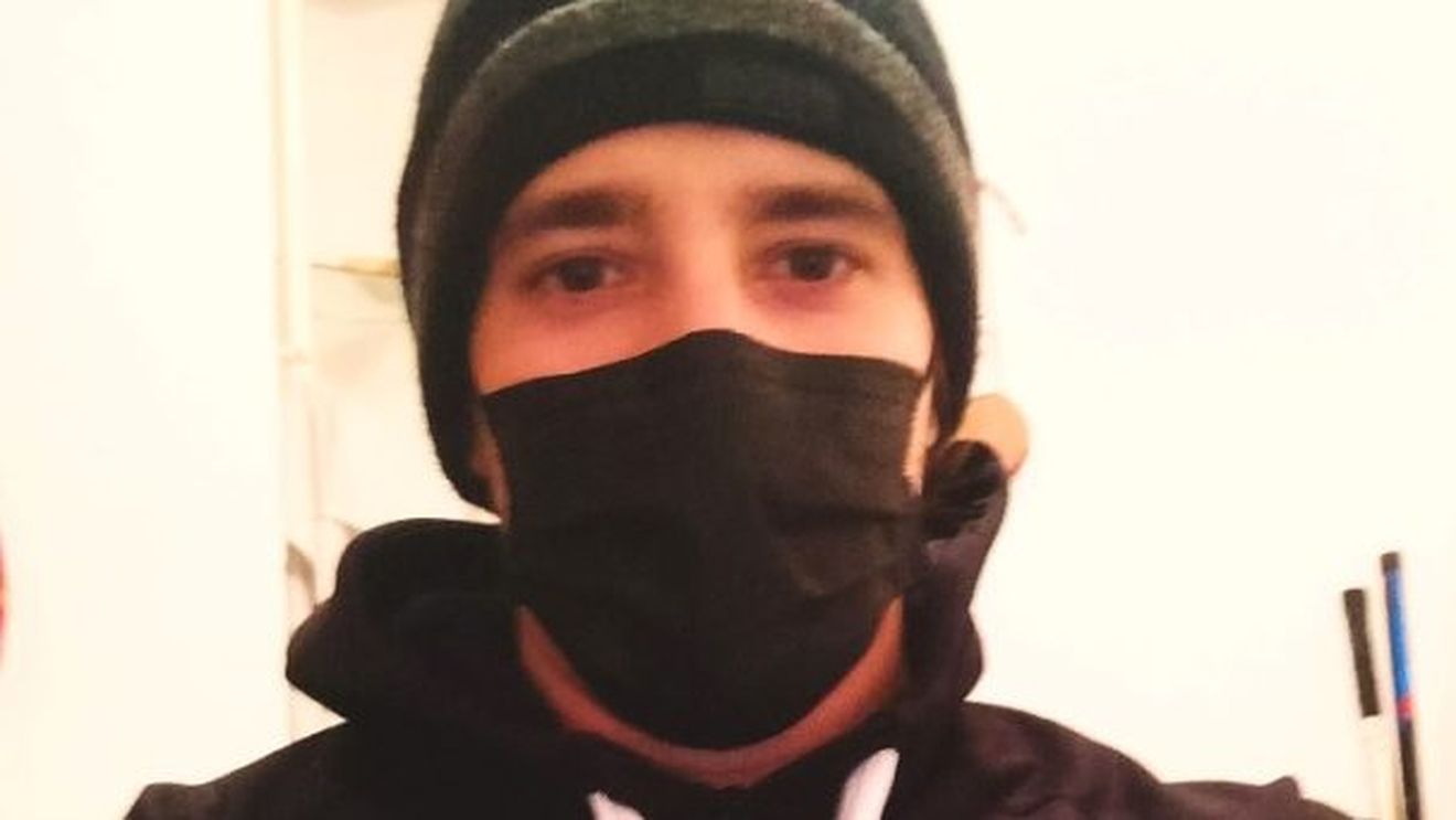 Povestea tânărului vândut de părinți cu 10.000 de dolari în Canada! S-a întors în România să joace fotbal, iar acum este hocheist la Sportul Studențesc. „Joacă bine" | EXCLUSIV