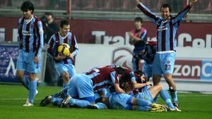 Dramatism în Turcia!** Fenerbahce este noua campioană, la egalitate de puncte cu Trabzonspor