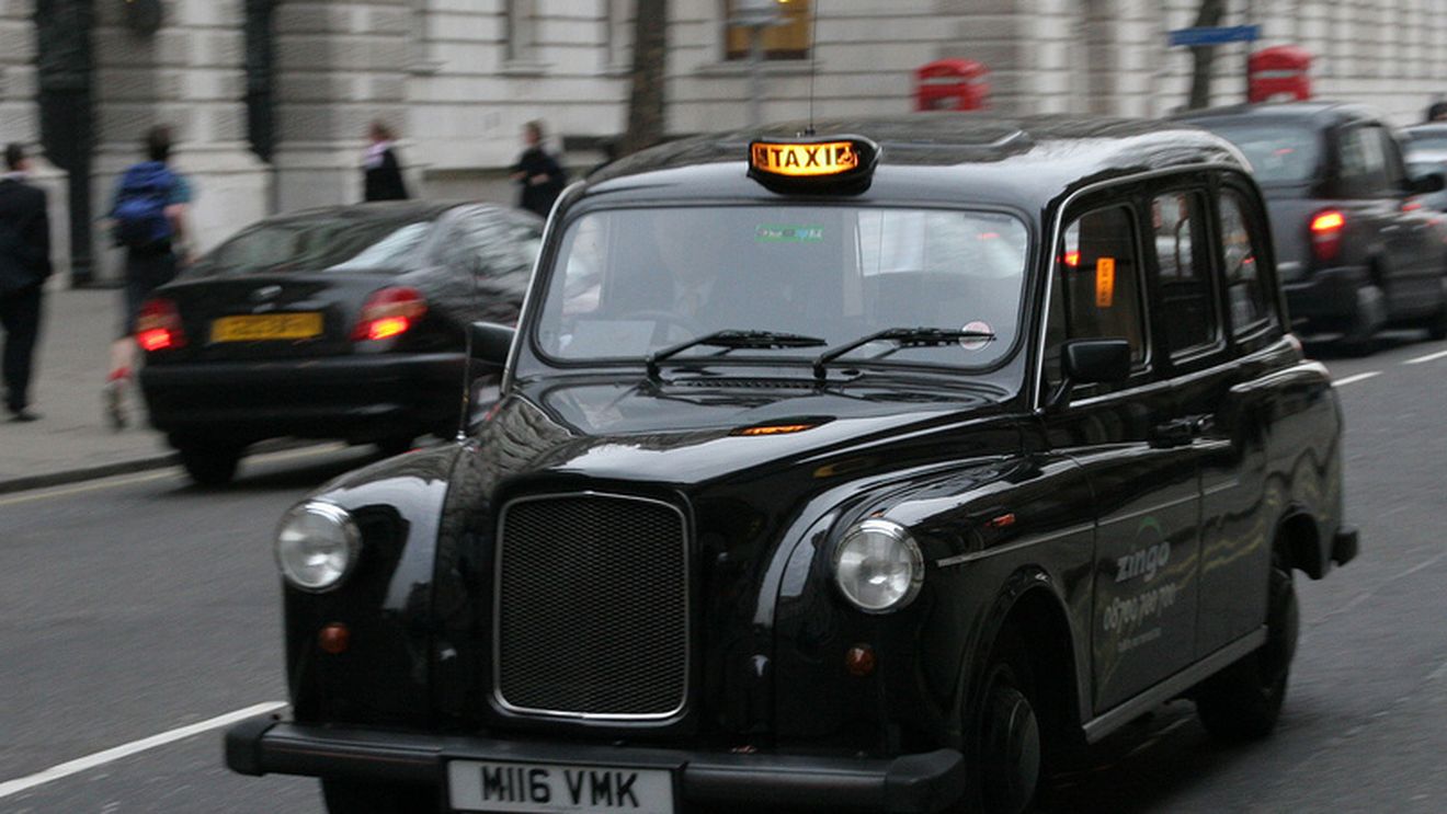 Scandal imens în Premier League. Patru fotbaliști s-au îmbătat și au furat un taxi din parcarea unui restaurant! Ce a urmat e incredibil