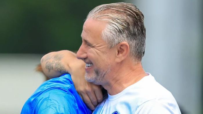 Nu e doar Chivu campion! Laurențiu Reghecampf, tratat ca un erou în Rwanda după ce a luat titlul
