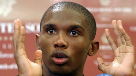 Mai rău ca Torje!** Eto'o s-a rățoit la un jurnalist: "Nu meriți să exiști, vorbesc cu șeful tău să te dea afară!"