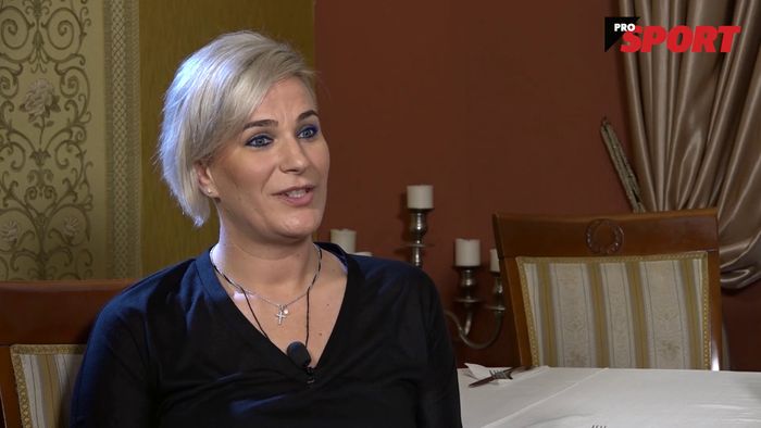 INTERVIU | Dezvăluirile Paulei Ungureanu. "Cel mai greu moment? Când îmi doream un copil, iar Dumnezeu mi-a dat o accidentare. Dar a venit și binele". Cum a devenit mica "Nadia" de sub Tâmpa regina de pe Everestul handbalului, incidentul de la Budapesta și foarfeca de la 20 de ani 