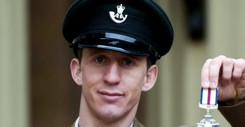 Poliția militară a demarat o anchetă după ce un soldat britanic a inventat poveşti de pe front pentru a fi decorat. Bărbatul a vândut medalia de onoare pentru 140.000 de lire sterline