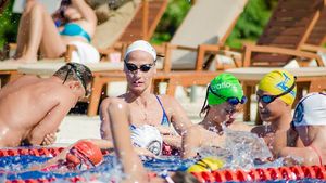 A doua ediție a cantonamentului de înot "Camelia Potec. În căutarea viitorilor campioni", la Stejarii Country Club. "Este un exemplu pentru societatea civilă"