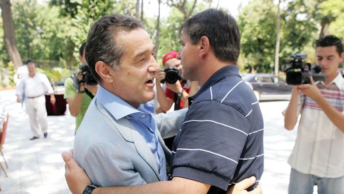 „Lăcătuș e Kapetanos, Olăroiu e Ronaldinho!" TU CE CREZI?