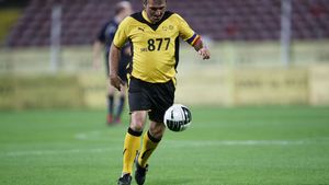 Vom avea din nou magie în iarbă!** Hagi va juca alături de legende ale fotbalului mondial într-un nou meci caritabil