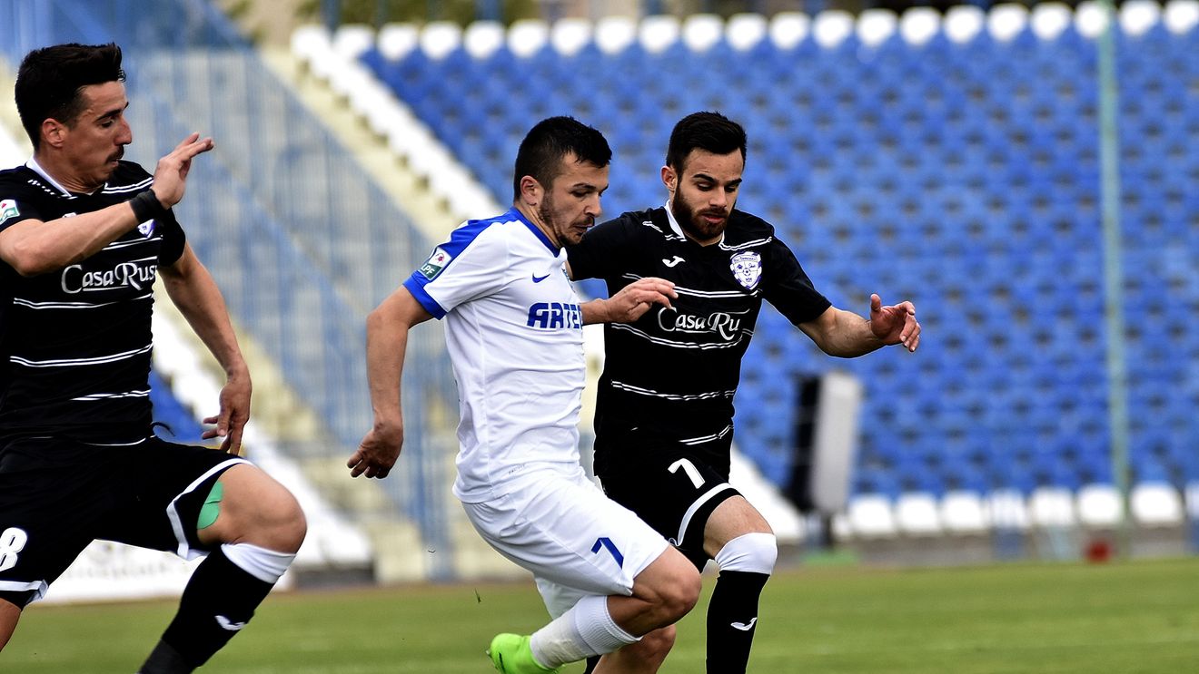 Punctele "de aur" merg la Târgu Jiu! Pandurii câștigă "finala pentru Liga 1", 1-0 la Timișoara cu ACS Poli, și devine mare favorită la salvarea de la retrogradare. Păcurar a marcat singurul gol al unui meci tensionat, pe care Stoican l-a terminat în tribune