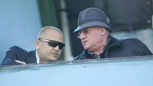 Mititelu, încă un SMS 'problemă'!** Vezi pe cine a luat la "țintă" :)