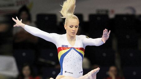 Sandra, pe marginea prăpastiei