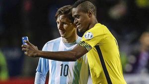 "Leo, facem un selfie?". N-a primit tricoul lui Messi, dar s-a ales cu un autograf și o fotografie cu "decarul" Barcelonei