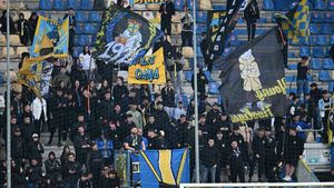 „Dacă ne băgați în B, vă rupem picioarele!”. Fanii Petrolului au făcut ședință cu fotbaliștii, după al treilea eșec consecutiv. EXCLUSIV