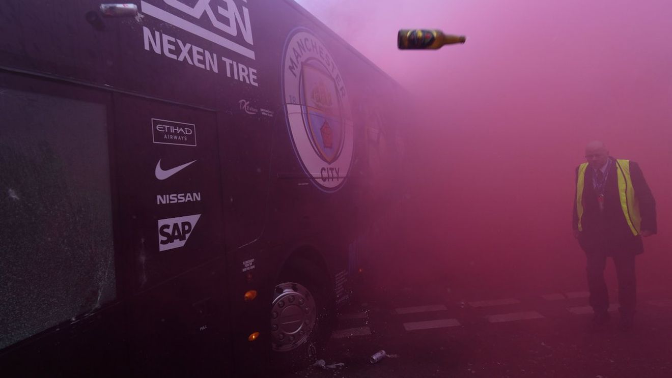 Premeditare? Poliția din Liverpool a schimbat în ultimul moment traseul "cetățenilor". FOTO | Cum au fost Guardiola&Co prinși în "ambuscadă"