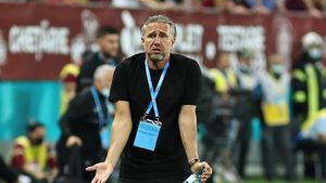 Laurențiu Reghecampf l-a impresionat pe Cornel Dinu. „Dorește fotbal de calitate! Îi mai trebuie timp!” Care e principala problemă a antrenorului