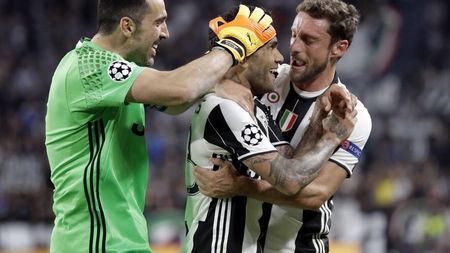 Legenda Buffon și-a mai dat o întâlnire cu istoria! Puștiul Mbappe a oprit seria fabuloasă fără gol primit a lui "Gigi", dar Juve a învins Monaco și în retur, 2-1, și e prima finalistă a Ligii. Dublă manșă superbă pentru Dani Alves